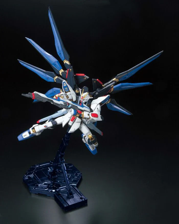 GUNDAM - MG 1/100 STRIKE FREEDOM GUNDAM FULL BURST MODE - Image 9
