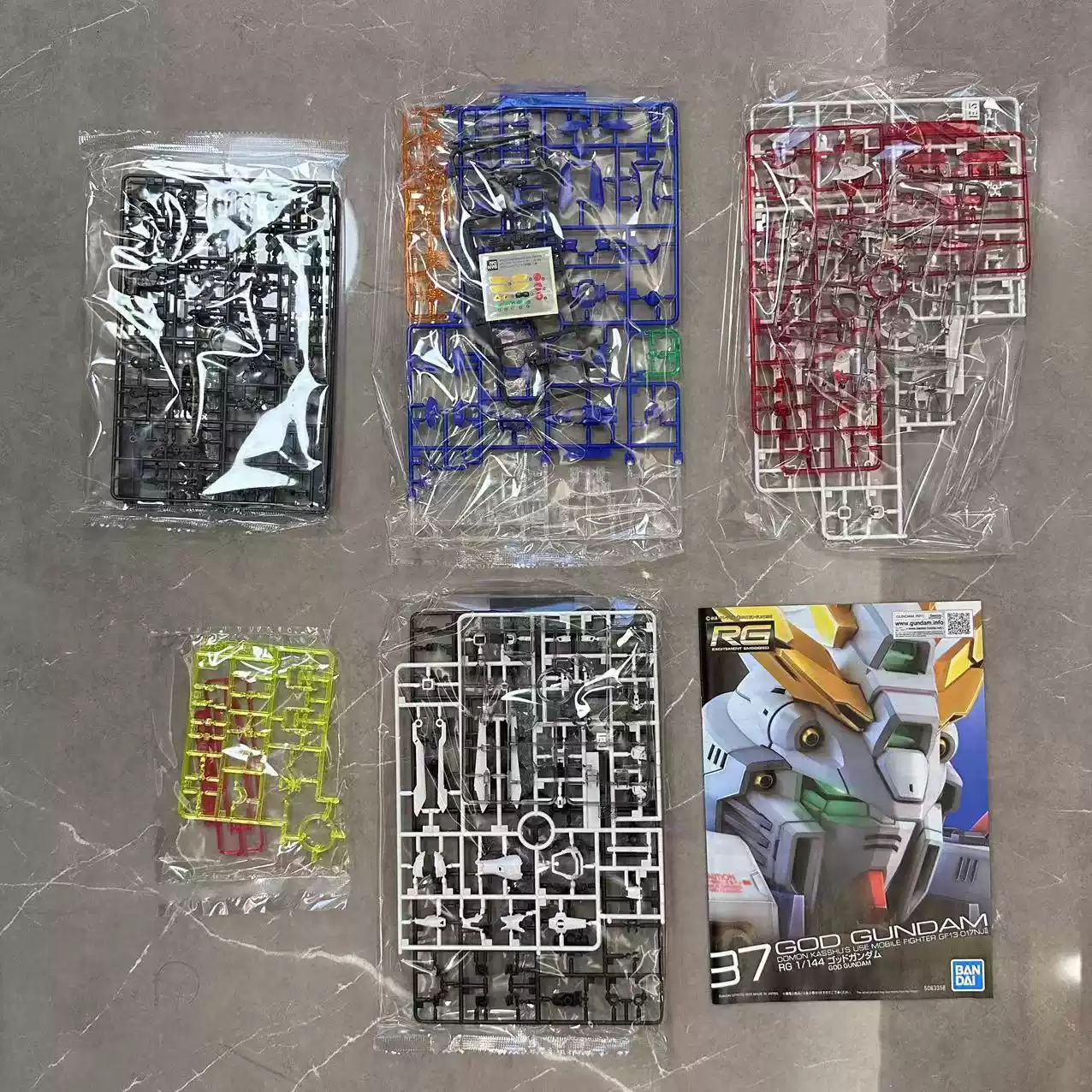 (PREMIUM-BANDAI) GUNDAM - RG 1/144 GOD GUNDAM SOLID CLEAR (ICHIBAN KUJI B PRIZE) - Image 4
